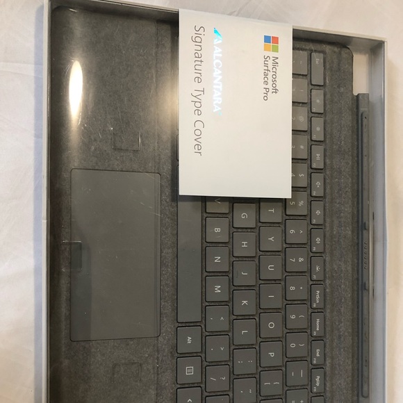 Microsoft surface pro - alcantara - signature type cover - Picture 2 of 3